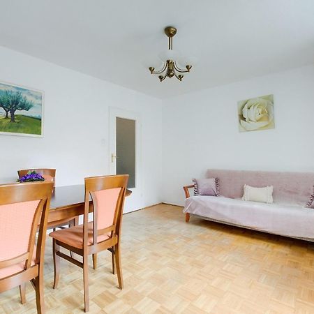 Spacious Apartment In Green Location Варшава Экстерьер фото